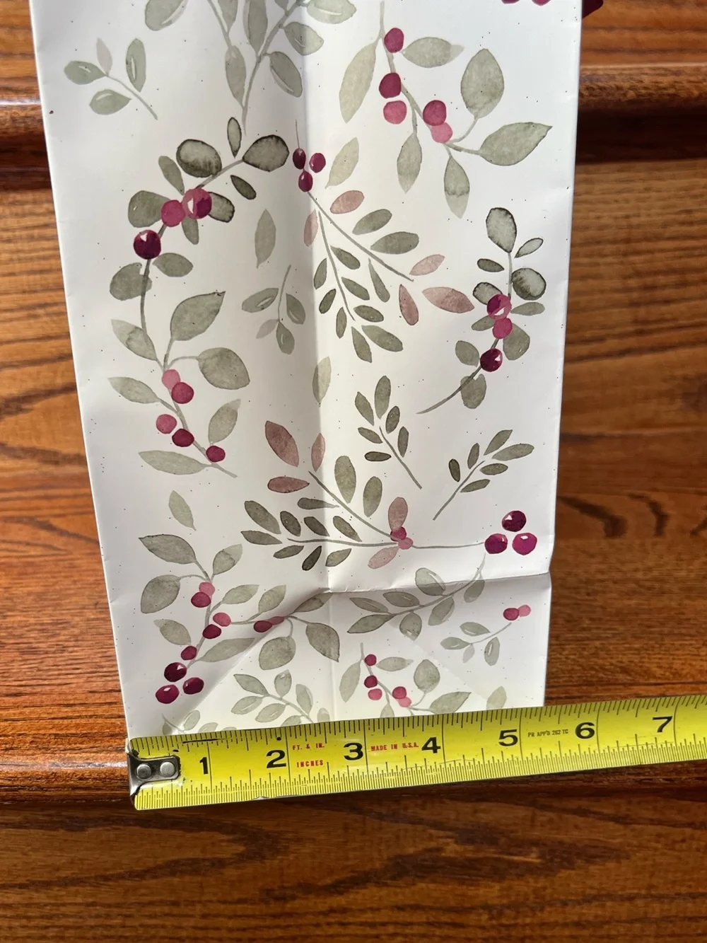 2 Design Focus Happy Holiday Christmas Bags